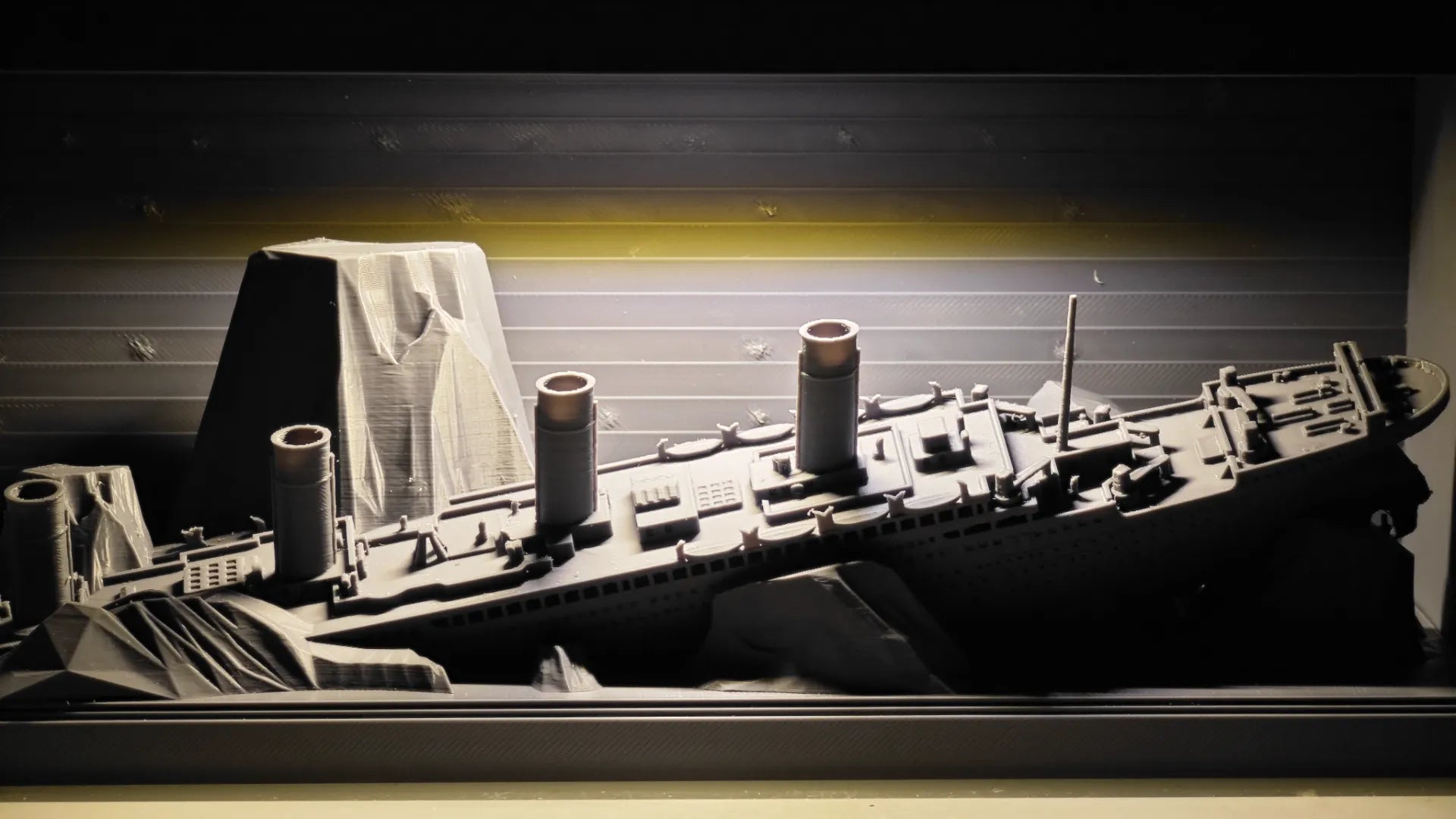 Titanic Temalı Işıklı Masa Lambası
